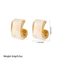 Detailed view of U-shaped marble resin earrings with gold metal frame and dimensions - ES110804 White