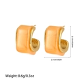 Detailed view of U-shaped gold earrings with amber resin and precise measurements - ES110804 Orange