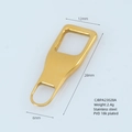 Vista macro del tirador de cremallera de acero inoxidable chapado en oro PVD de 18k - Estilo Rectángulo Regular Dorado (28mm)