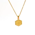 Collana classica in oro 18k con ciondolo esagonale, lettera J a rilievo e bordo perlato - Stile Lettera J (Con Catena)
