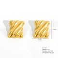 Dettaglio orecchini in acciaio placcato oro 18k con specifiche di misura 23mm - Stile Rettangolare a Onde (E702) / Oro