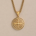 Collana con ciondolo a bussola in oro e acciaio inossidabile con incisione N E S W - Oro
