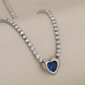 Collier de tennis élégant avec cristaux brillants et un pendentif coeur bleu - Argent avec pierre bleue