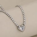 Elegante silberfarbene Herzhalskette mit schimmerndem Tennis-Kettendesign für Damen - Silber Farbe Weißer Stein