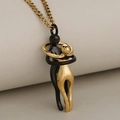 Collar con colgante de pareja abrazada en acero inoxidable bicolor negro y dorado - Solo Colgante Negro Y Oro (Sin Cadena)