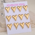 Lot de 6 paires de puces d'oreilles cœur en acier inoxydable doré sur carte - Or