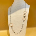 Collier chaîne en acier argenté avec anneaux en résine marbrée rose translucide - Argent-Rose (N0004-01-pink)