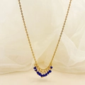 Collier en acier doré avec dix perles de cristal bleu foncé facettées de style élégant - Bleu Foncé