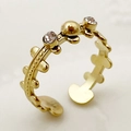 Détail de la double pierre en zircon et de la texture perlée sur la bague dorée - Style Bordure Vague Perlée Vintage (R0326-02-white) / Blanc
