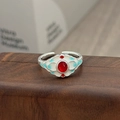 Makro-Detail von verstellbarem Ring im chinesischen Stil mit rotem Stein und Emaille - Rote Glückswolke Stil (JZ1237A)