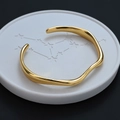 Minimalist gold wavy geometric open cuff bangle with a high-polished mirror finish - Wavy Style / Gold