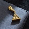 Goldener Dreieck-Anhänger Auge der Vorsehung mit geprägten Mustern auf schwarzem Stein - Altgold Auge der Vorsehung (DZ0004)