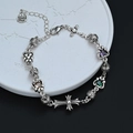 Bracelet gothique en argent S925 avec pendentifs croix et pierres colorées en pattes - Style de Croix Arabesque Vintage (SL0547) / Argent antique