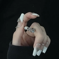 Unregelmäßiger Liquid Metal Ring aus Silber mit schillernden Opalsteinen am Finger - Flüssigmetall-Stil Mit Edelsteinen (JZ1064)