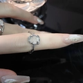 Bague opale minimaliste avec anneau argenté torsadé et pierre précieuse irrégulière - Style de Pierre Ovale à Texture de Corde Torsadée (JZ1602)