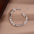 Detailaufnahme von unregelmäßigem Silberperlenarmband mit Karabiner und Verlängerungskette - Unregelmäßige Silberperlen Armband (SL0468)