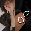 Orecchini a cerchio trapezoidali geometrici minimalisti in argento lucido - Huggie Trapezoidale Geometrico / Tono Argento EH0031