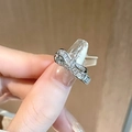 Elegante anello a fiocco in argento con zirconi luccicanti dal design raffinato e sobrio - Aperto Regolabile / Stile Fiocco in Zirconia Pavé(JZ2715)