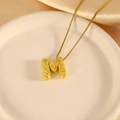 Goldene Halskette mit M-Buchstabenanhänger, strukturierter Oberfläche und Box-Kette - Halskette M / 40+5cm