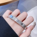 Funkelndes Stern-Armreif mit Zirkonia-Besatz für einen luxuriösen und modernen Look - Achtzackiger Stern Strass Armreif (JZ3339) / Silber