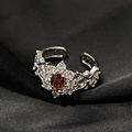 Macro de anillo de plata con piedra de circón rojo ovalada y detalles florales blancos - Estilo Clúster de Flores Ovalado Naranja-Rojo (JZ4524)