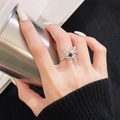Detailansicht eines silbernen Schmetterlingsrings mit schwarzem Edelstein im Gothic-Stil - Einstellbar Offen / Dunkel Gotisch Schwarz Edelstein Stil (JZ5339)