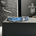 Makroaufnahme von strukturiertem Silberring mit blauer Emaille und organischem Design - Einstellbar Offen / Fluides Blaues Emaille Kunst Stil (JZ2234)