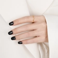 Bague vague minimaliste plaquée or en acier inoxydable pour femme portée à l'index - US 5 / Or