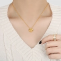 Collier trèfle coeur doré et bague double rangée en zircon sur un modèle élégant - 40+5cm / Style Or