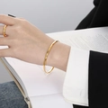 Ensemble bracelet et bague en titane plaqué or 18 carats avec facettes géométriques - 58mm / Or