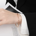 Bracelet jonc minimaliste de 3mm avec facettes en losange, finition or rose - 58mm / Or rose