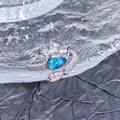Makro-Detail des Wal-Rings mit blauem Birnenstein und funkelnden Zirkonia-Steinen - Wal Birnenförmiger Stil (JZ5592)