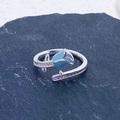Dettaglio anello a tulipano in smalto blu con zirconi scintillanti su fascia argento - Stile Fiore di Tulipano Blu Cielo (JZ1871A)