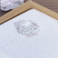 Dettaglio anello aperto in argento con foglie in smalto verde chiaro e zirconi - Stile Foresta Foglia Verde Chiaro (JZ2072A)