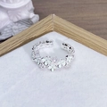 Dettaglio anello in argento con fiori in smalto verde menta e cristalli di zircone - Stile Piccolo Fiore Verde Menta Intrecciato (JZ2237A)