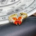 Makroaufnahme von Vintage Schmetterling Ring mit bernsteinfarbenen Steinen und Perlen - Oranger Edelstein Schmetterling Perle (JZ2937A)