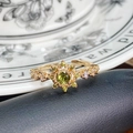 Goldener Vintage-Ring mit grünen Zirkonia-Steinen und sternförmigem Emaille-Design - Runde Olivgrüne Sonnenblume (JZ4096A)