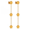 Pendientes largos de trébol dorado en acero de titanio con textura floral grabada láser - Estilo Flor de Ciruelo Dorado