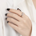 Bague élégante en acier titane argenté avec diamant brillant et pierres latérales - US 7 / Argent (JZ0016)