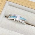 Details des s925 Silberrings mit blauer Emaille und Blumencluster in einer Box - Himmelblaue Emaille Silbertöne Blumen-Stil (JZ2112A)