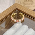 Makroaufnahme: Vintage Ring mit vergoldeter Emaille und roten und rosa Blumenmustern - Einstellbar Offen / Rosa Rotes Kreuz Blumen Palast-Stil (JZ0042A)
