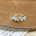Détail de la bague en émail vert menthe avec cristaux blancs étincelants - Ouvert Réglable / Style Feuille Vert Menthe Zircon (JZ2072A)