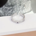 Detail of silver-tone adjustable ring with vertical texture and purple zircon stone - Vertical Texture Beaded Style(JZ4946)