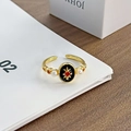 Detaillierte Nahaufnahme von Retro-Goldring mit Emaille-Stern und Perlenakzenten - Schwarze ovale Sternenexplosion Perle (JZ5692)