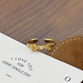 Goldener Schleifenring mit gelben Herzsteinen und verstellbarem Band auf Holzständer - Einstellbar Offen / Schleife Herz Hellgelber Stil (JZ4898)