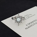Detailansicht des Sternenschliff-Rings mit blauem Mondstein und weißen Zirkonia - Sternenregen Stil (JZ1105A)