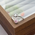 Macro detail of silver frog ring featuring a sparkling pink heart zirconia stone - Frog Heart Gem Style (JZ0884A)