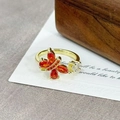 Detailaufnahme des Schmetterlingsrings mit orangen Steinen und weißen Zirkonia auf Gold - Orangeroter Marquise Schmetterling Stil(JZ1004A)
