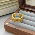 Détail de la bague vintage plaquée or avec pierres en zircon rose et motifs de soleil - Ouvert Réglable / Style Large Bordure Perlée Soleil (JZ0288A)