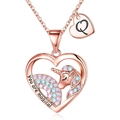 Detalle de collar corazón oro rosa con dije de unicornio y grabado You are magical - Letra Q